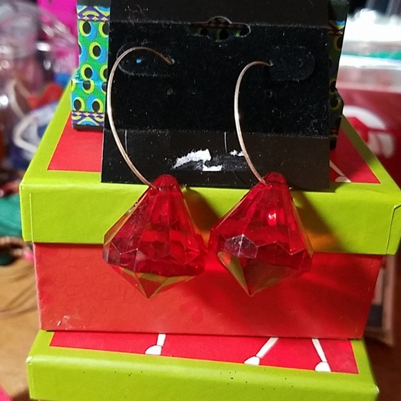 Handmade Jewel Stone Red 1" Dangling Earrings - Picture 1 of 2
